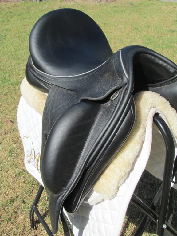 18″ Custom Saddlery Advantage R Buffalo Monoflap, Medium/Wide (2020 Model)