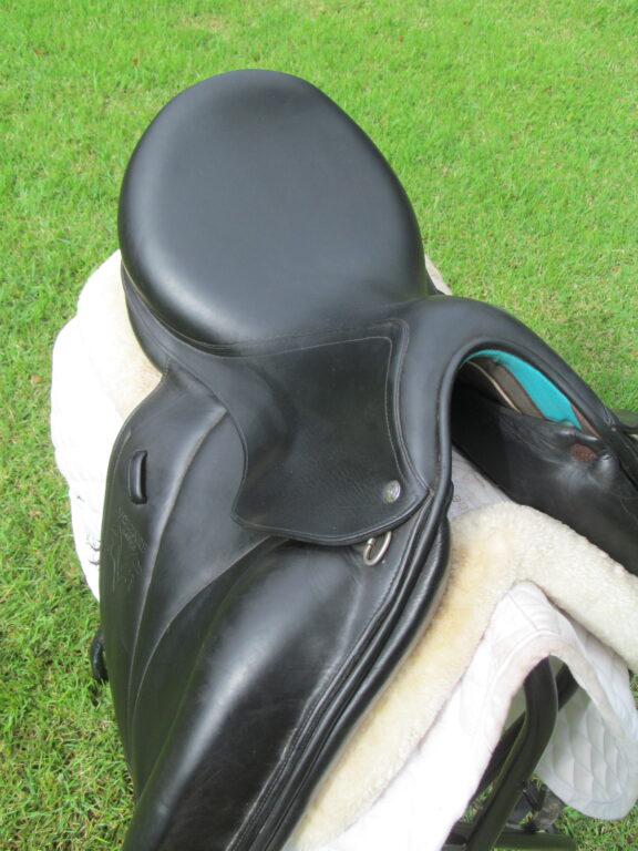 17" Voltaire Adelaide Monoflap, Medium Tree (2013 Model) - Image 5