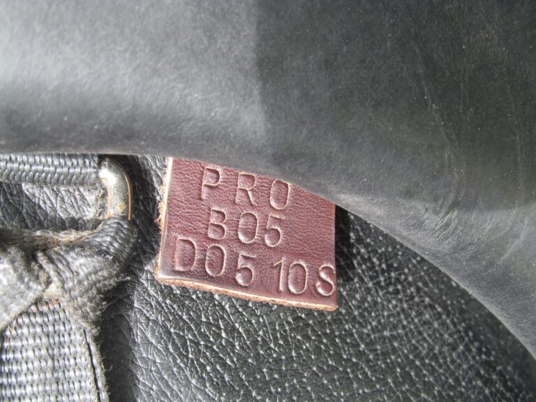 17" Voltaire Adelaide Monoflap, Medium Tree (2013 Model) - Image 9