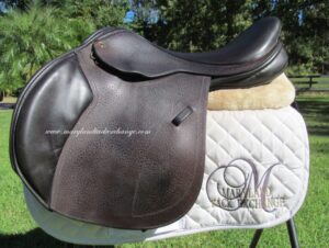 18" Black Country Solare, Medium/Wide Tree (2020 Model)