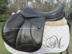 18" Voltaire Stuttgart Buffalo, Medium/Wide Tree (2019 Model)