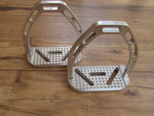 4-3/4" Lineage Aluminum Stirrup Irons