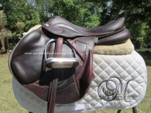 17.5" Devoucoux Enara, Medium Tree (2024 Model, Accessories Included)