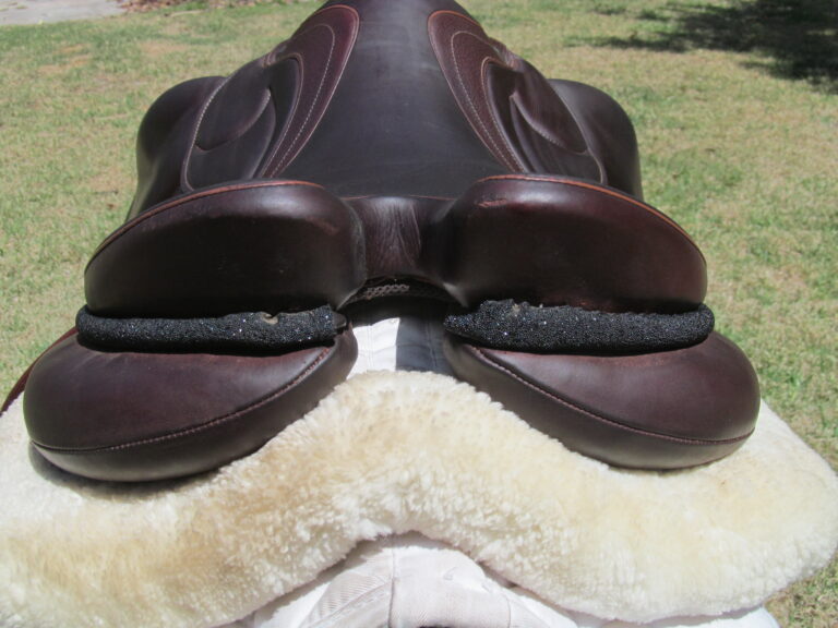 17.5" Devoucoux Enara, Medium Tree (2024 Model, Accessories Included) - Image 10