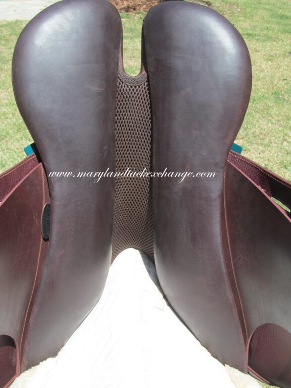 17.5" Devoucoux Enara, Medium Tree (2024 Model, Accessories Included) - Image 11