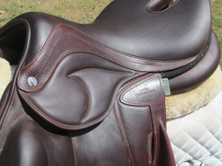 17.5" Devoucoux Enara, Medium Tree (2024 Model, Accessories Included) - Image 3