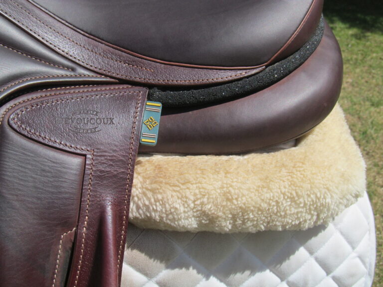 17.5" Devoucoux Enara, Medium Tree (2024 Model, Accessories Included) - Image 4