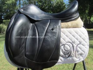 18.5" Voltaire Adelaide Monoflap, Medium/Wide Tree (2013 Model)