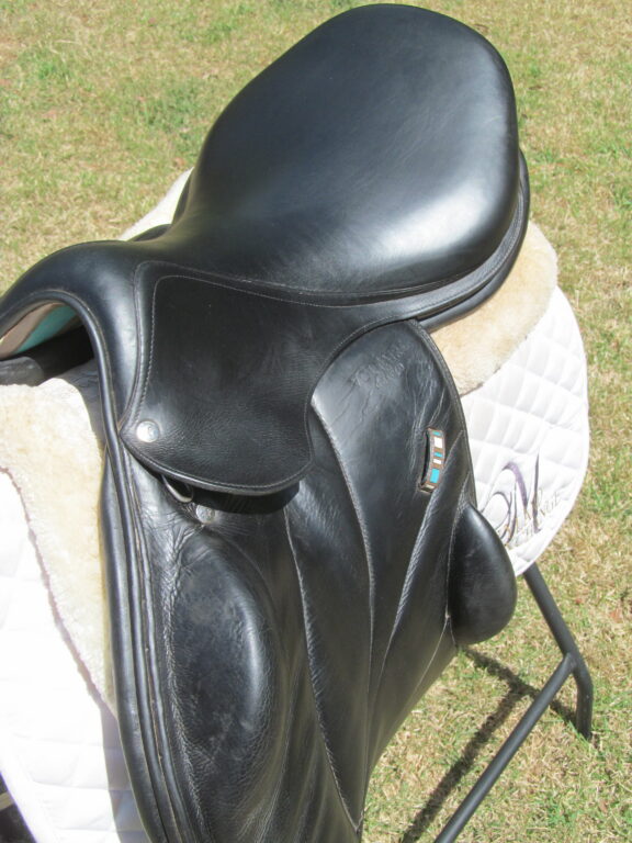 18.5" Voltaire Lexington Monoflap (Black), Medium Tree (2015 Model) - Image 2