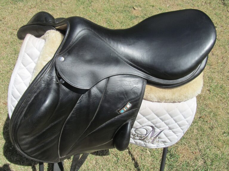 18.5" Voltaire Lexington Monoflap (Black), Medium Tree (2015 Model) - Image 4