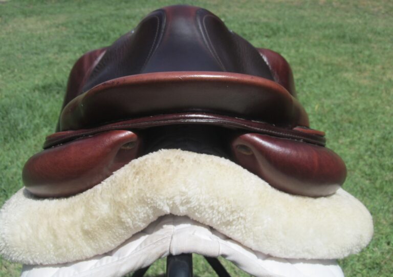 17/17.5" Meyer Calfskin, Medium/Wide Tree (2023 Model) - Image 10