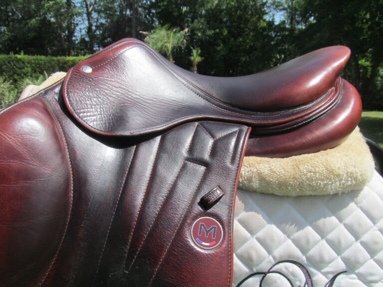 17/17.5" Meyer Calfskin, Medium/Wide Tree (2023 Model) - Image 3