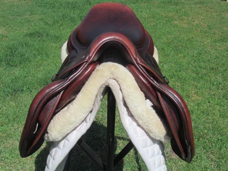 17/17.5" Meyer Calfskin, Medium/Wide Tree (2023 Model) - Image 7