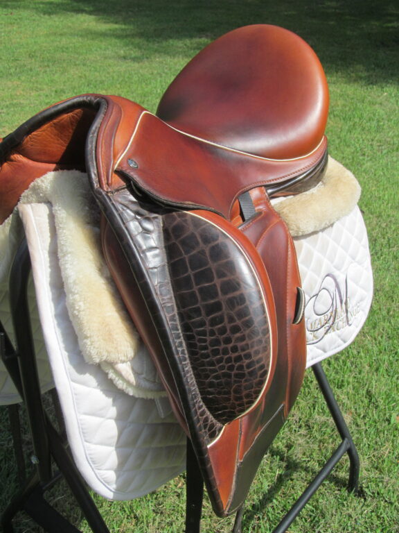 17" Custom Saddlery Icon Coda Monoflap, Medium Tree (2023 Model) - Image 2