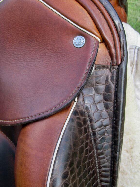 17" Custom Saddlery Icon Coda Monoflap, Medium Tree (2023 Model) - Image 7